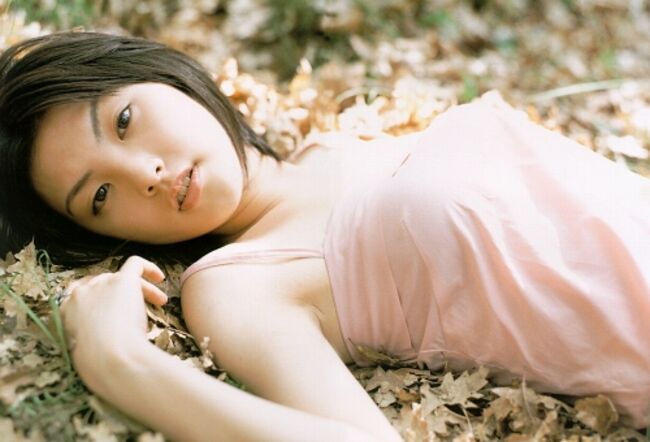 田中麗奈(34)のドレス姿からおっぱいがこぼれてる件035