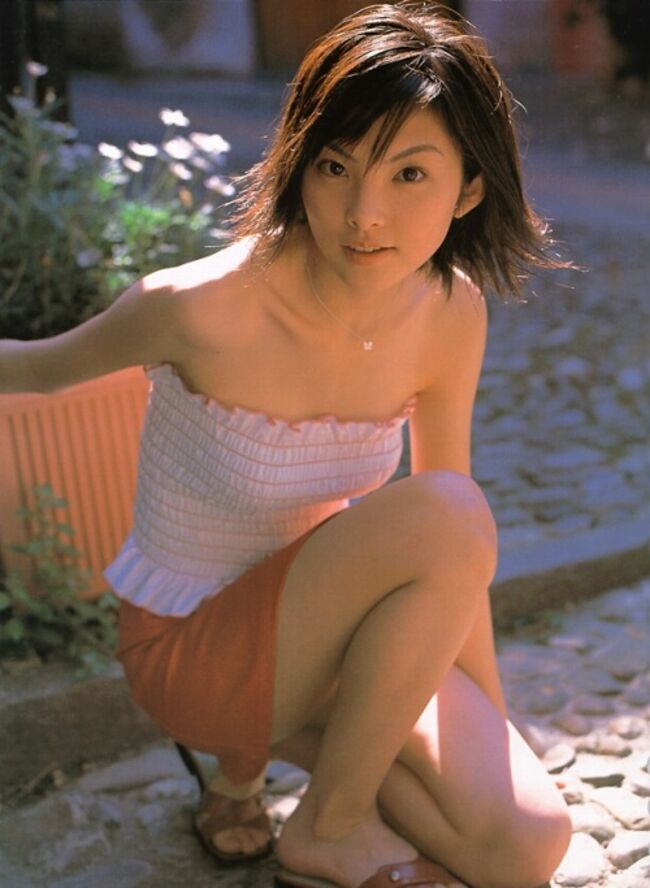 田中麗奈(34)のドレス姿からおっぱいがこぼれてる件037