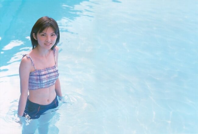 田中麗奈(34)のドレス姿からおっぱいがこぼれてる件048