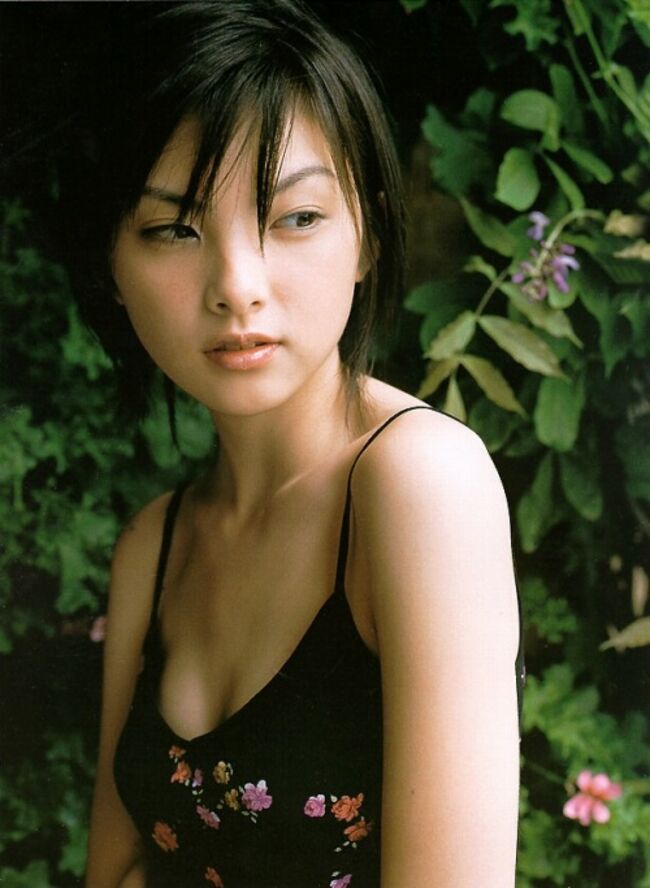 田中麗奈(34)のドレス姿からおっぱいがこぼれてる件055