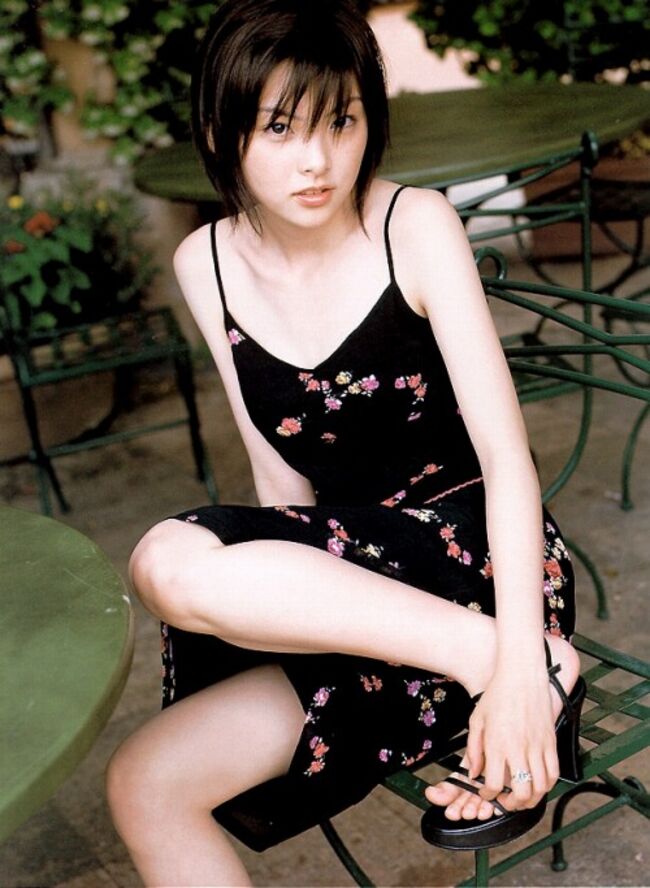 田中麗奈(34)のドレス姿からおっぱいがこぼれてる件057