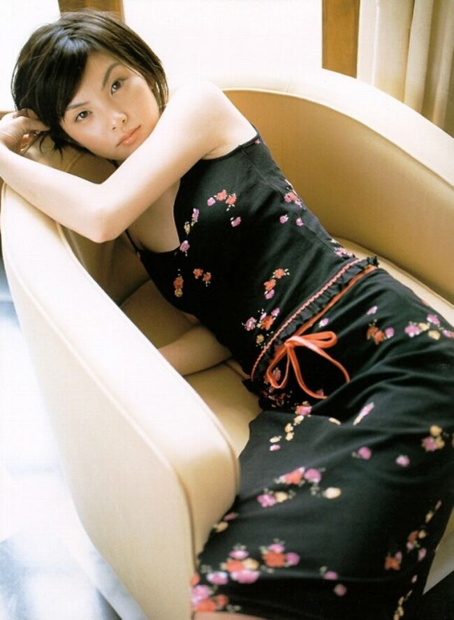 田中麗奈(34)のドレス姿からおっぱいがこぼれてる件059