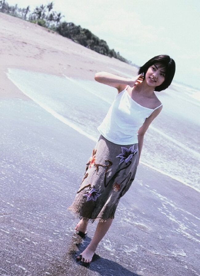 田中麗奈(34)のドレス姿からおっぱいがこぼれてる件081