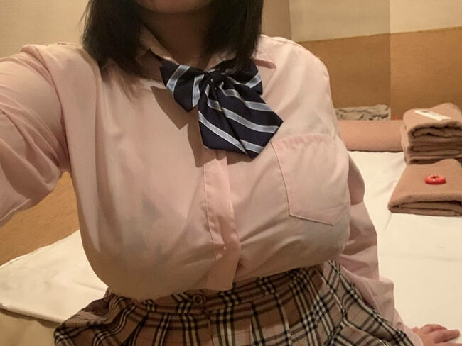 爆乳JK×制服っていう組み合わせ最強すぎｗｗｗ (エロ画像37枚)042