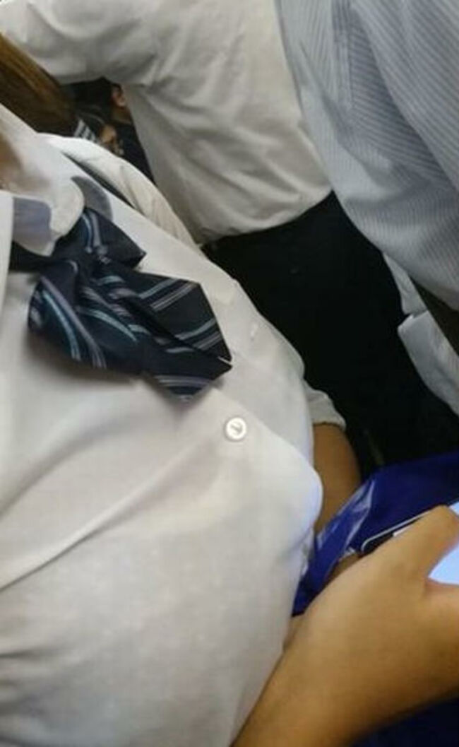 爆乳JK×制服っていう組み合わせ最強すぎｗｗｗ (エロ画像37枚)045