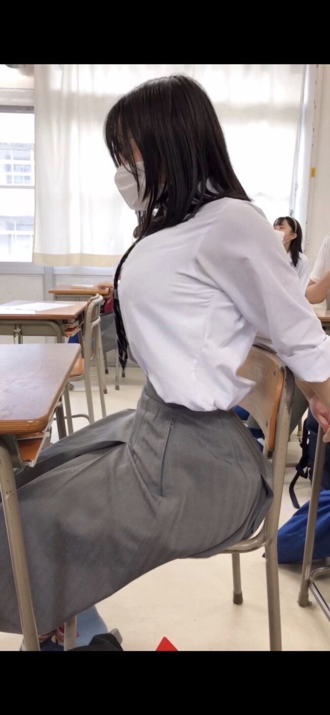 爆乳JK×制服っていう組み合わせ最強すぎｗｗｗ (エロ画像37枚)052