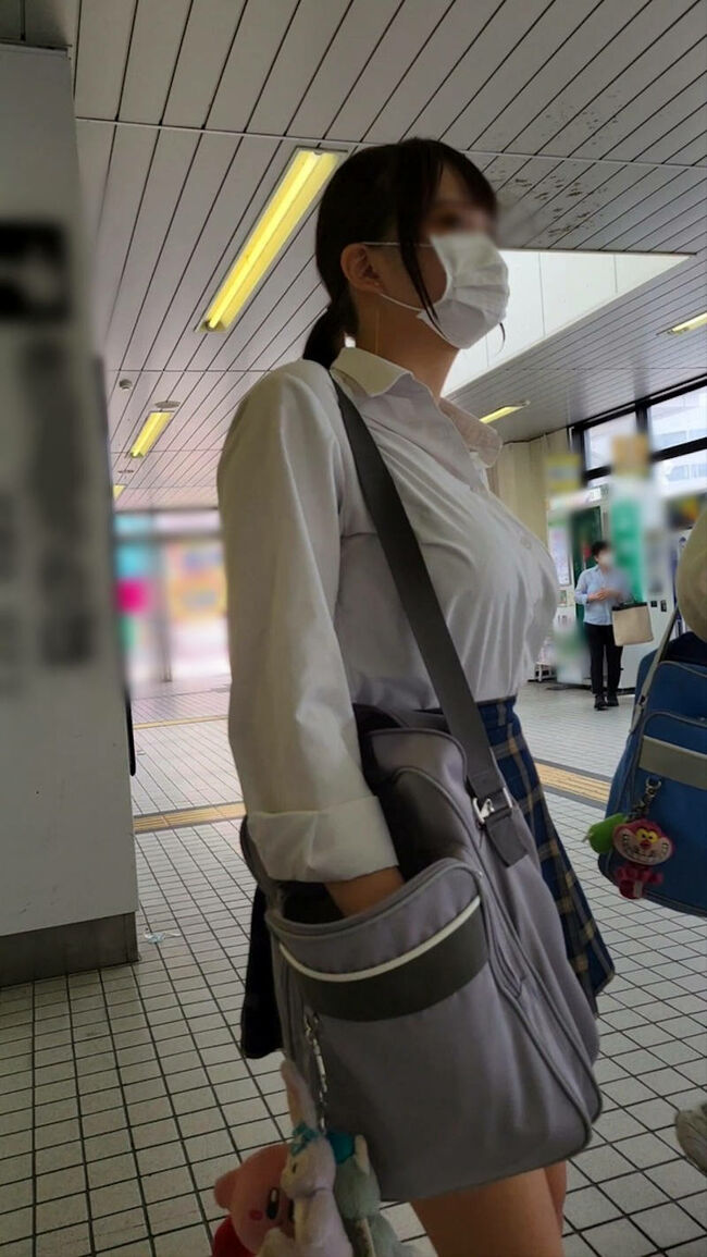 爆乳JK×制服っていう組み合わせ最強すぎｗｗｗ (エロ画像37枚)056