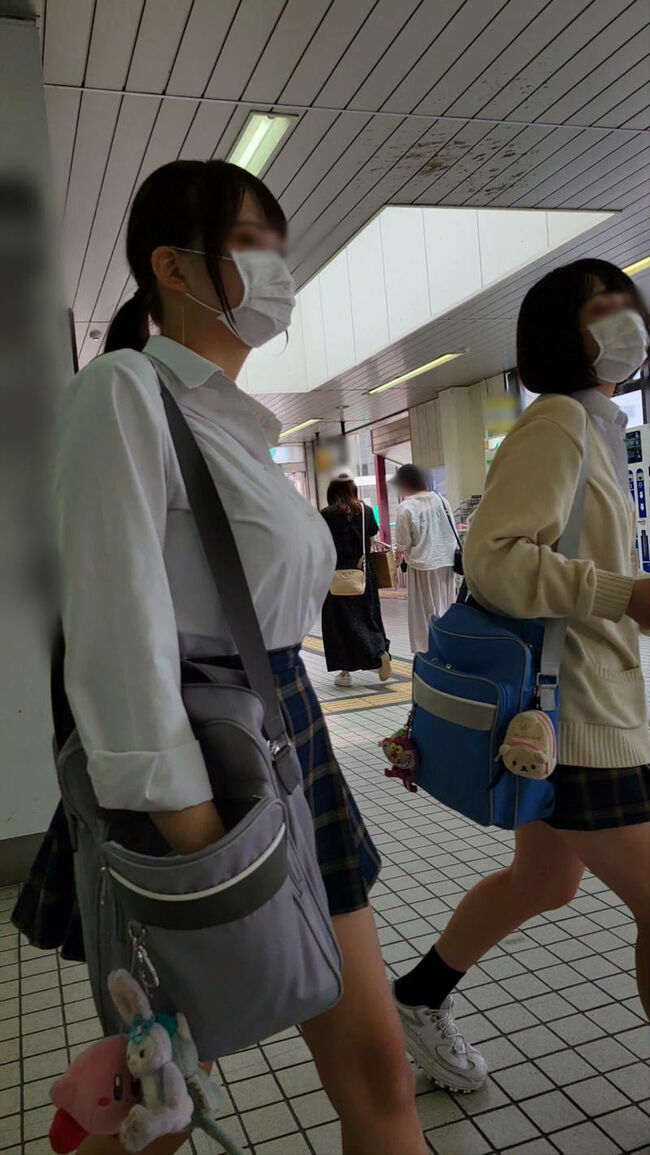 爆乳JK×制服っていう組み合わせ最強すぎｗｗｗ (エロ画像37枚)057