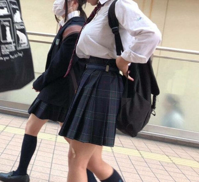 爆乳JK×制服っていう組み合わせ最強すぎｗｗｗ (エロ画像37枚)061