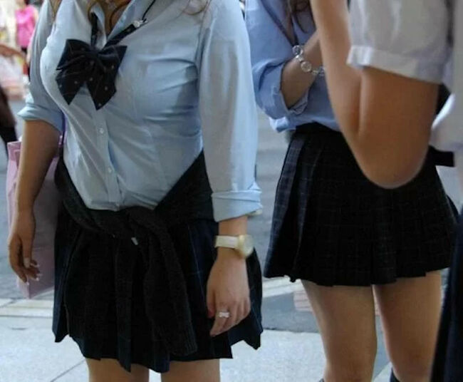 爆乳JK×制服っていう組み合わせ最強すぎｗｗｗ (エロ画像37枚)063