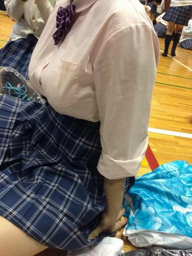 爆乳JK×制服っていう組み合わせ最強すぎｗｗｗ (エロ画像37枚)066