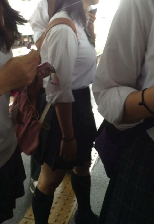 爆乳JK×制服っていう組み合わせ最強すぎｗｗｗ (エロ画像37枚)068