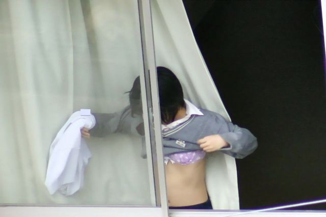 教室内JKたちのエロい戯れがエロすぎてロケットボッキ不可避ｗｗｗ（※GIF18枚）のサムネイル