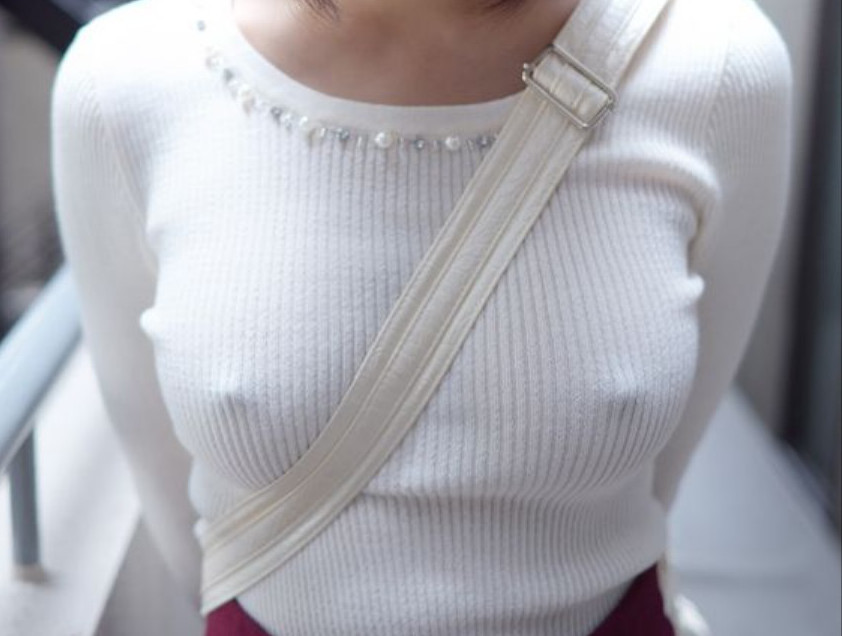 ノーブラ女性の透け乳首をソフトに舐め回してやりたい！ (32枚)のサムネイル