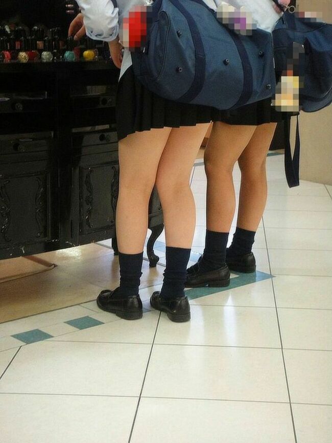 JK美脚エロ画像120枚 制服女子高生のすべすべ生足やサラサラ黒スト盗撮集めてみた024