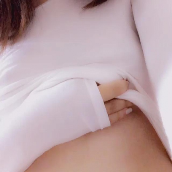 Twitterで経験人数20人の19歳が顔出しで美乳自撮りうp010