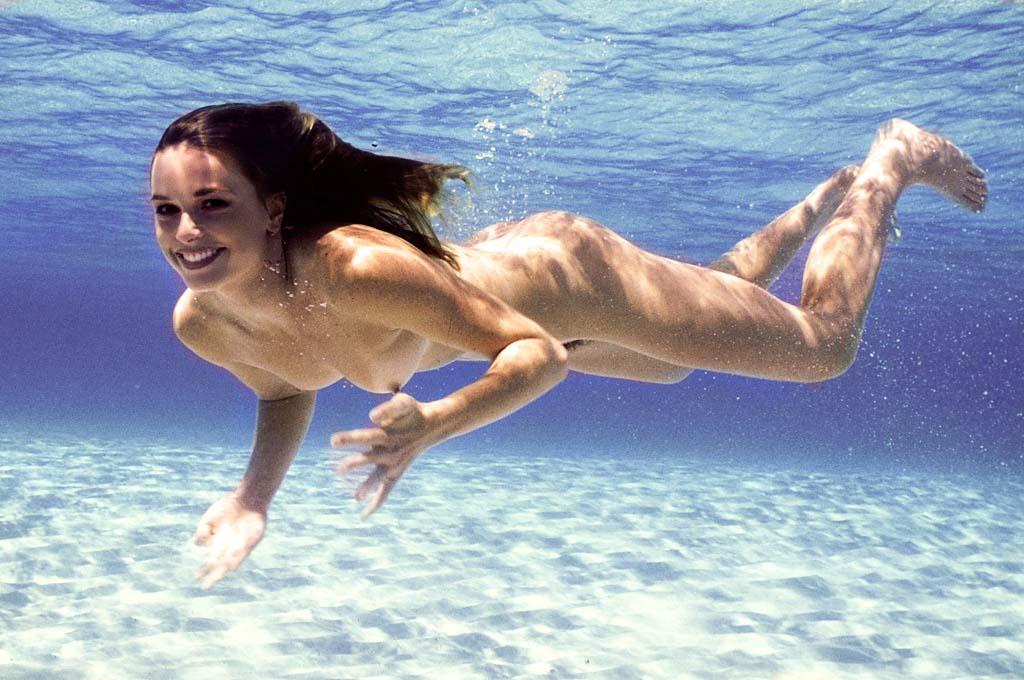 水中に浮かぶオッパイが神秘的なエロい件のサムネイル