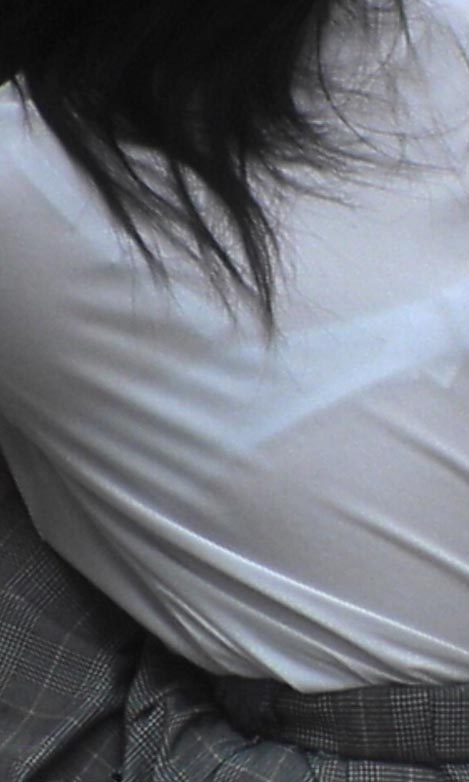 JKの下着が透ける季節がやってきたぁｗってことで透けブラ画像まとめ！004