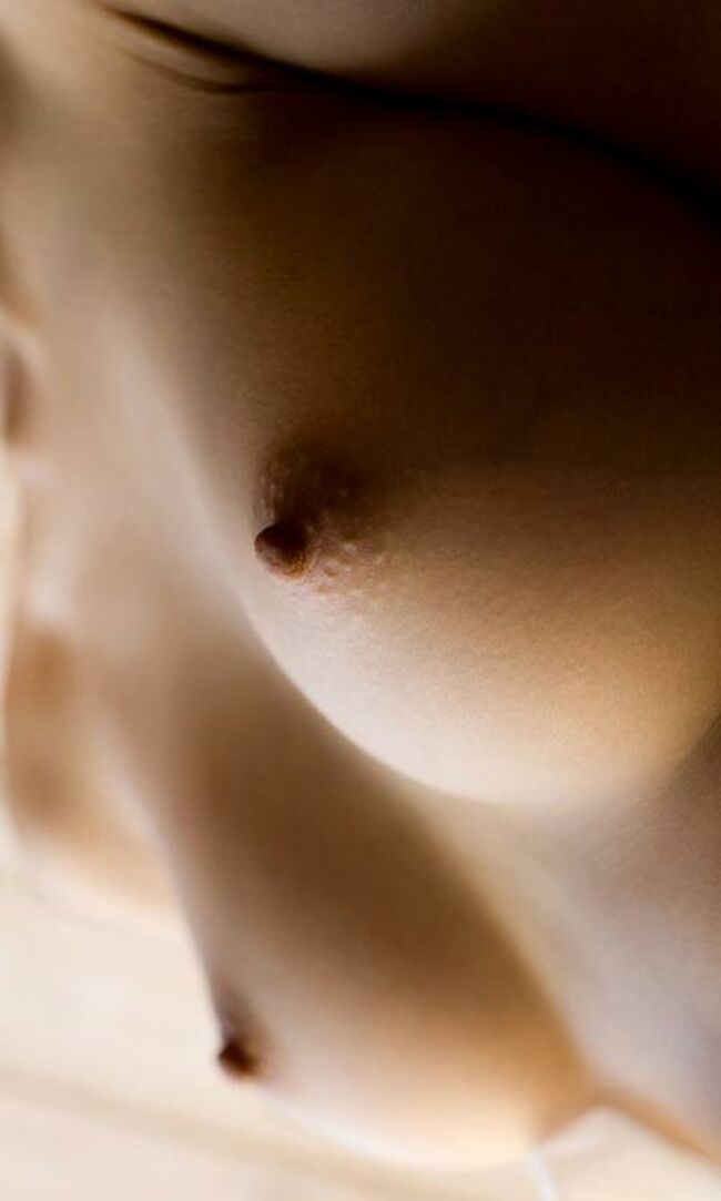 乳首が良い感じでコリコリしたくなるｗ006