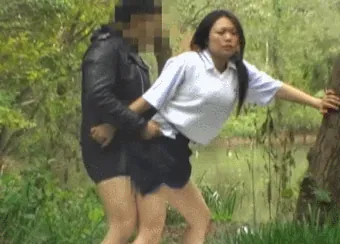 青姦エロGIF画像145枚 公園や林など野外でセックスしてるJKや人妻集めてみた006