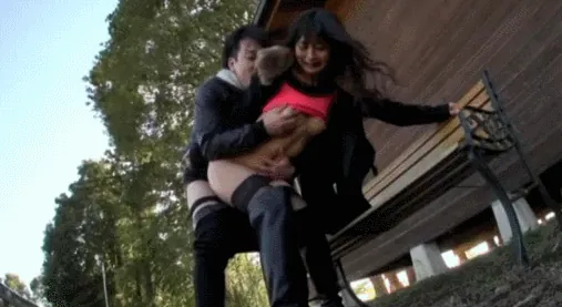 青姦エロGIF画像145枚 公園や林など野外でセックスしてるJKや人妻集めてみた037