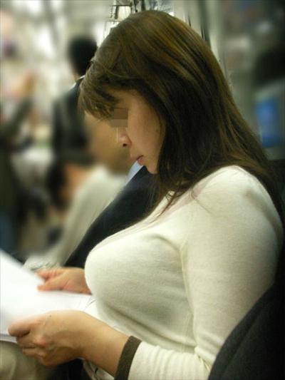 ニット 巨乳 これほどにおっぱいを強調するエロ衣装があるだろうか おっぱいエロ画像 おっぱいさん