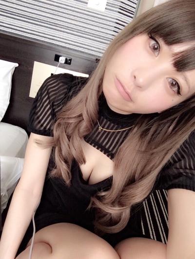 寒くなってきたから胸開きタートルネックで股間を熱くしようかな おっぱいエロ画像 おっぱいさん