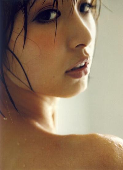 篠田麻里子エロ画像213枚 セミヌードや美乳水着グラビア集めてみた005