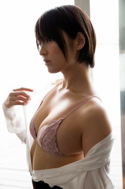 鈴木咲エロ画像167枚 Aカップ貧乳美女グラドルのスレンダー水着おっぱい＆セクシー自撮り集めてみた002