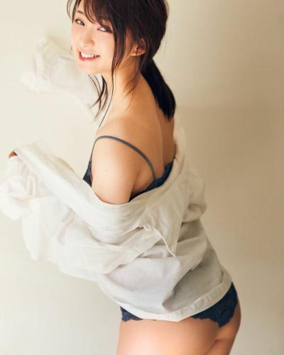 鈴木咲エロ画像167枚 Aカップ貧乳美女グラドルのスレンダー水着おっぱい＆セクシー自撮り集めてみた036