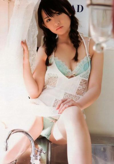 鈴木咲エロ画像167枚 Aカップ貧乳美女グラドルのスレンダー水着おっぱい＆セクシー自撮り集めてみた039