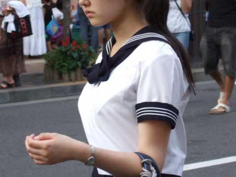 緊急です！ＪＫおっぱい巨大化警報発令！！のサムネイル