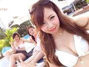 夏に大量増殖するいやらしい素人水着ギャル画像集のサムネイル画像