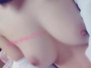 Twitter裏垢で現役JKがスケスケブラウスから見事な美乳自撮りのサムネイル画像