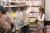 素股本屋痴漢015