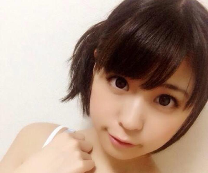 ぐうカワさくらゆらの顔面に大量のザーメンをかけられるエロ動画のサムネイル