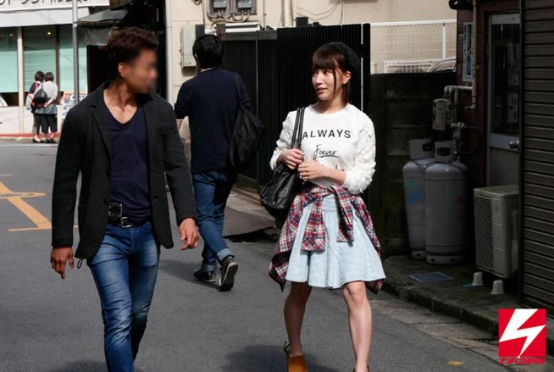 ナンパした美少女がドスケベ過ぎて生中出しまでできたのサムネイル
