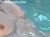 水に浮かぶピンク色の乳首がエロ過ぎるプールセックス動画010