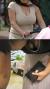 【人妻 胸チラ】母乳が満タンに入っているママさんの胸元はぐうシコ間違いなしｗｗｗ035