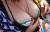 街中で胸元ザックリ開けて巨乳アピールがハンパないわｗｗｗｗ051