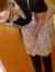 買い物していたエロい女子大生の胸チラ見てみる？015