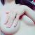 片手で手ぶらしている女性の自撮りってそそられる023