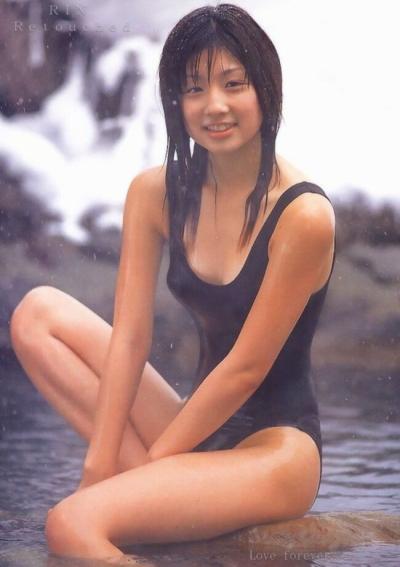 小倉優子エロ画像587枚 手ブラセミヌードや水着などゆうこりんの抜けるグラビア集めてみた217