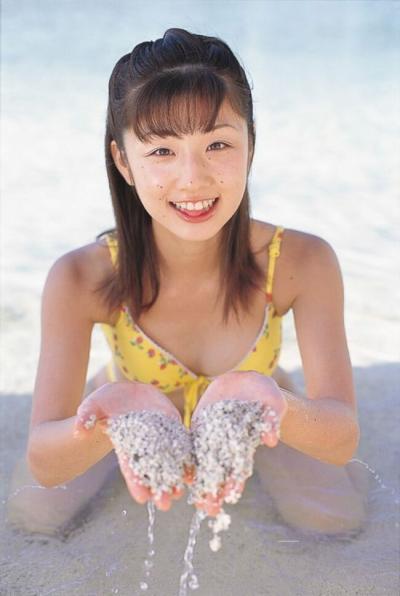 小倉優子エロ画像587枚 手ブラセミヌードや水着などゆうこりんの抜けるグラビア集めてみた352
