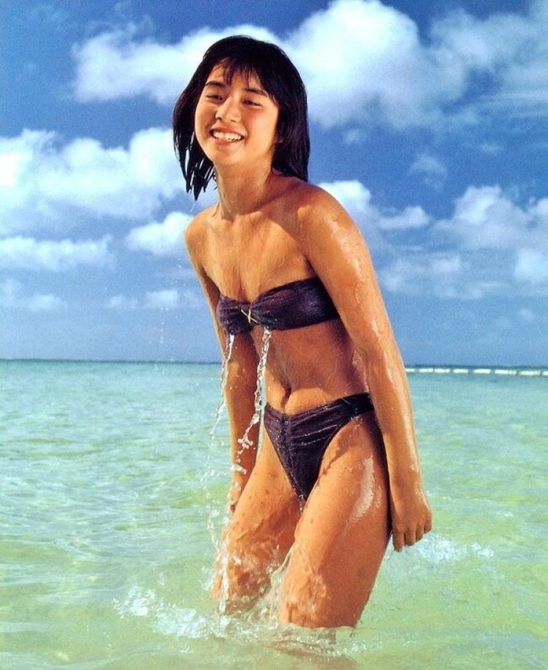 石田ゆり子エロ画像94枚 手ブラヌードや濡れ場、貴重な水着ショットやパンチラ集めてみた037