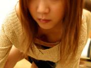 胸チラで誘惑してくるメスブタたまらんわ＾～ 37枚のサムネイル画像