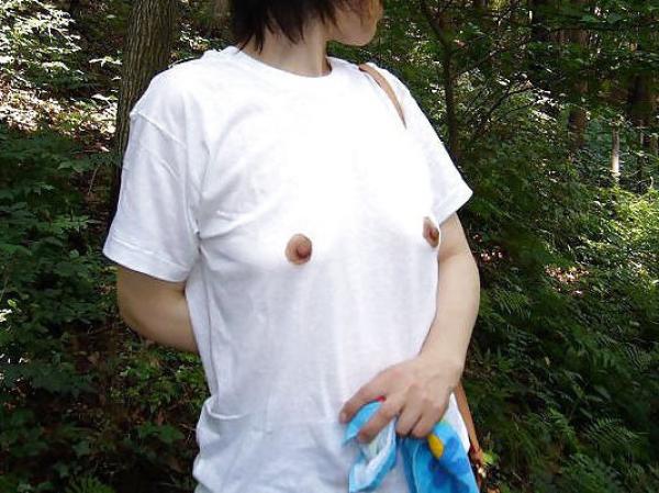 着衣　乳首 着衣くり抜きでおっぱいのとこだけ露出してる画像クッソエロい。 | おっぱいさん。