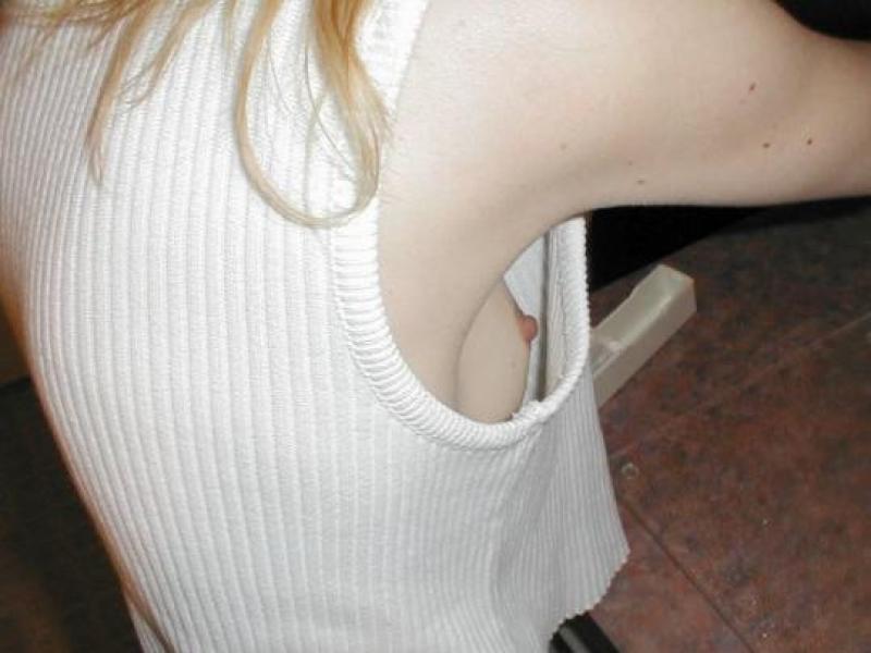 横乳限定して盗撮してみた！上よりも横がエロいわ～笑のサムネイル