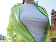 おっぱいがエロすぎなま〜ん(笑)がランニングしてるエロ画像ｗｗｗのサムネイル画像