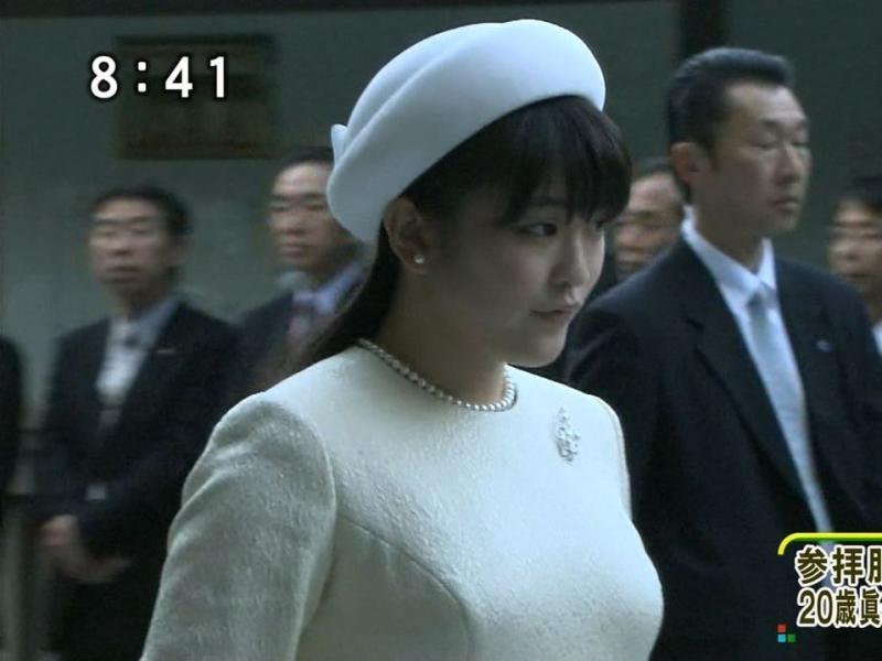 秋篠宮家の眞子さまは巨乳で佳子さまは美乳。素晴らしいオッパイを持つ皇族ですなｗｗｗのサムネイル